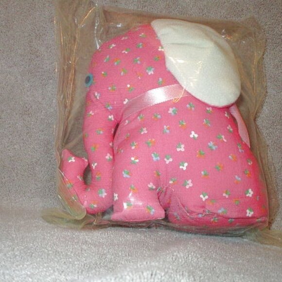 NIP Avon PINK Floral ELEPHANT Plush GARLANDIA Fragranced FABRIC Vintage NOS - Picture 2 of 10